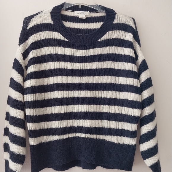H&M  Crewneck Loose-Knit Sweater Size: L Color: Blue/ White  Stripe - Picture 6 of 10